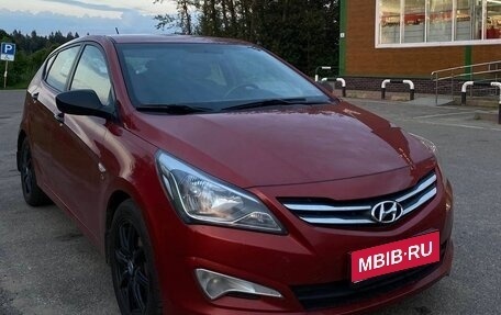 Hyundai Solaris II рестайлинг, 2015 год, 950 000 рублей, 1 фотография