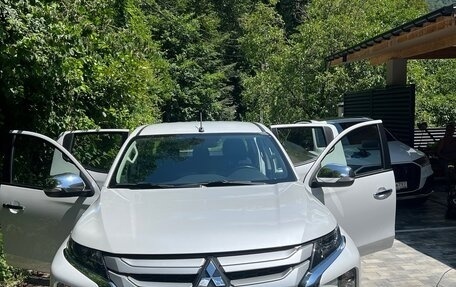 Mitsubishi L200 IV рестайлинг, 2021 год, 3 300 000 рублей, 1 фотография