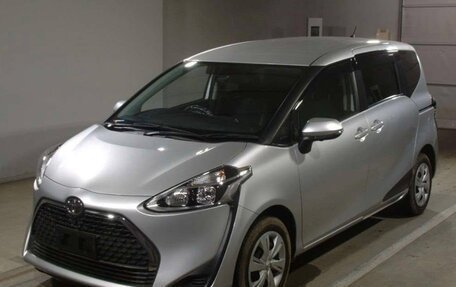 Toyota Sienta II, 2021 год, 1 430 000 рублей, 2 фотография