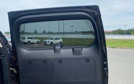 Toyota Land Cruiser Prado 150 рестайлинг 2, 2017 год, 4 600 000 рублей, 22 фотография