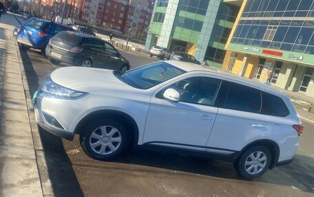 Mitsubishi Outlander III рестайлинг 3, 2021 год, 2 990 000 рублей, 3 фотография
