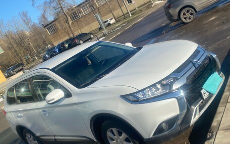 Mitsubishi Outlander III рестайлинг 3, 2021 год, 2 990 000 рублей, 5 фотография