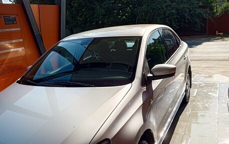 Volkswagen Polo VI (EU Market), 2011 год, 800 000 рублей, 2 фотография