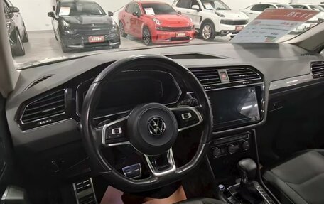 Volkswagen Tiguan II, 2021 год, 2 397 972 рублей, 4 фотография