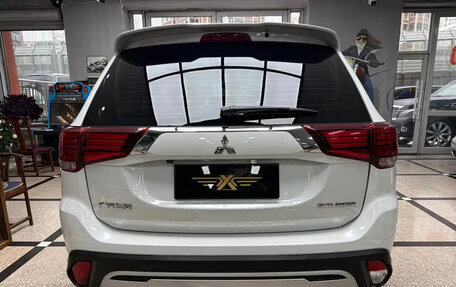 Mitsubishi Outlander III рестайлинг 3, 2021 год, 1 715 000 рублей, 6 фотография