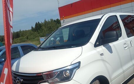 Hyundai H-1 II рестайлинг, 2019 год, 2 800 000 рублей, 2 фотография