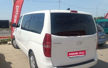 Hyundai H-1 II рестайлинг, 2019 год, 2 800 000 рублей, 3 фотография