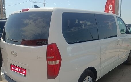 Hyundai H-1 II рестайлинг, 2019 год, 2 800 000 рублей, 4 фотография