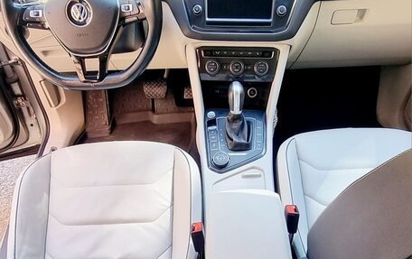 Volkswagen Tiguan II, 2017 год, 2 250 000 рублей, 3 фотография