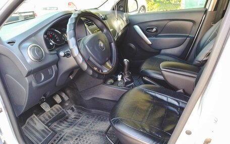 Renault Logan II, 2015 год, 700 000 рублей, 6 фотография