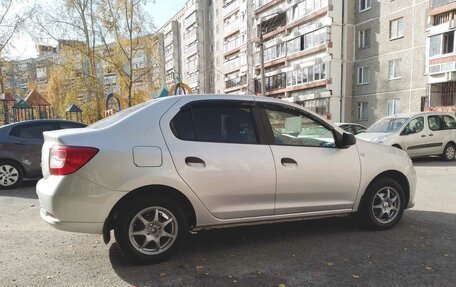 Renault Logan II, 2015 год, 700 000 рублей, 14 фотография
