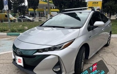 Toyota Prius IV XW50, 2017 год, 2 000 000 рублей, 1 фотография