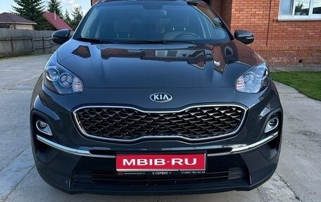 KIA Sportage IV рестайлинг, 2020 год, 2 100 000 рублей, 1 фотография