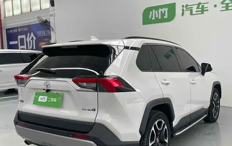 Toyota RAV4, 2021 год, 2 410 045 рублей, 3 фотография