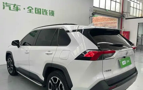 Toyota RAV4, 2021 год, 2 410 045 рублей, 6 фотография