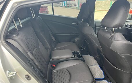 Toyota Prius IV XW50, 2017 год, 2 000 000 рублей, 5 фотография