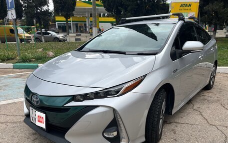 Toyota Prius IV XW50, 2017 год, 2 000 000 рублей, 7 фотография