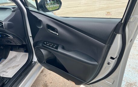Toyota Prius IV XW50, 2017 год, 2 000 000 рублей, 10 фотография