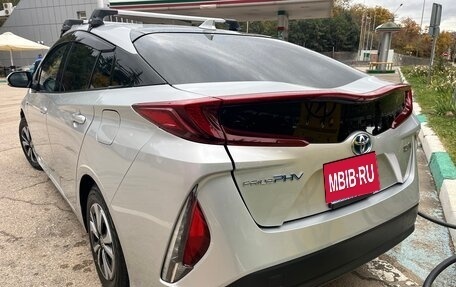 Toyota Prius IV XW50, 2017 год, 2 000 000 рублей, 12 фотография