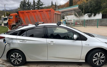 Toyota Prius IV XW50, 2017 год, 2 000 000 рублей, 17 фотография