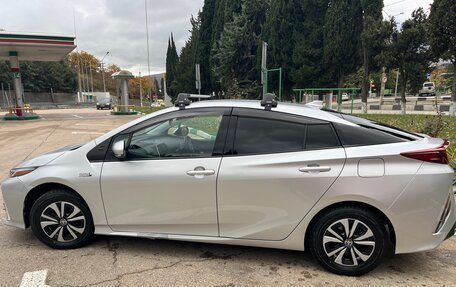 Toyota Prius IV XW50, 2017 год, 2 000 000 рублей, 15 фотография