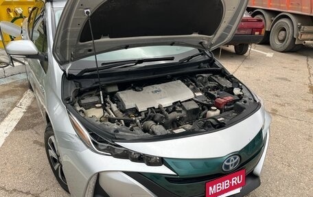 Toyota Prius IV XW50, 2017 год, 2 000 000 рублей, 16 фотография