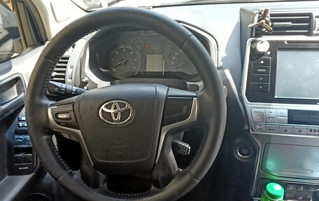 Toyota Land Cruiser Prado 150 рестайлинг 2, 2017 год, 3 970 000 рублей, 6 фотография