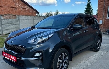 KIA Sportage IV рестайлинг, 2020 год, 2 100 000 рублей, 3 фотография