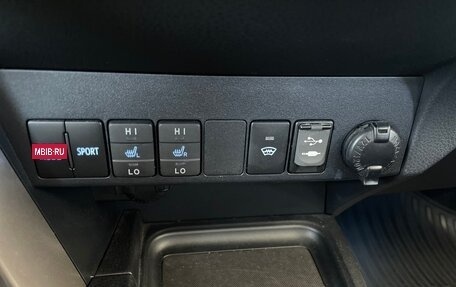 Toyota RAV4, 2017 год, 1 990 000 рублей, 15 фотография