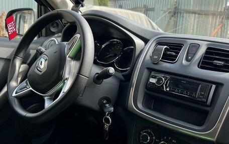 Renault Logan II, 2020 год, 900 000 рублей, 10 фотография