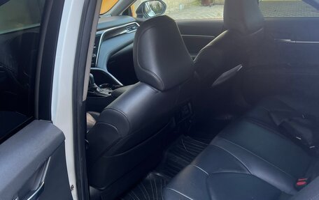 Toyota Camry, 2018 год, 2 550 000 рублей, 9 фотография