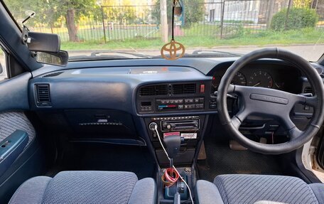 Toyota Carina, 1989 год, 250 000 рублей, 5 фотография
