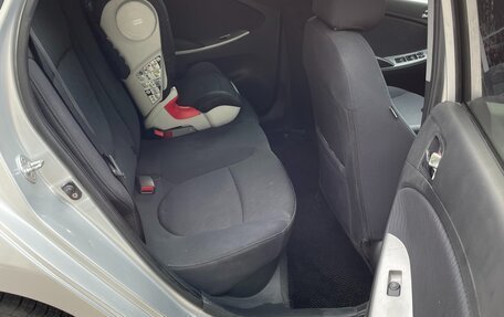 Hyundai Solaris II рестайлинг, 2012 год, 1 250 000 рублей, 18 фотография