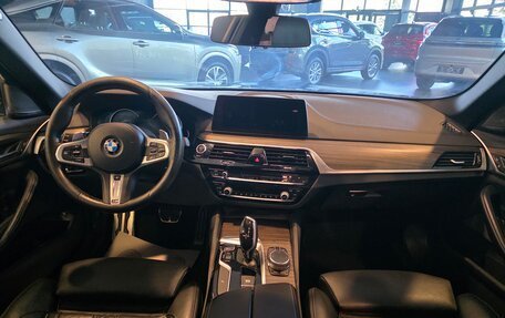 BMW 5 серия, 2018 год, 3 950 000 рублей, 15 фотография