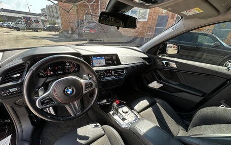 BMW 1 серия, 2019 год, 2 450 000 рублей, 19 фотография