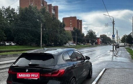 BMW 1 серия, 2019 год, 2 450 000 рублей, 21 фотография