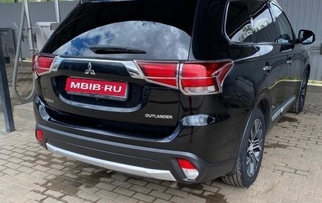 Mitsubishi Outlander III рестайлинг 3, 2016 год, 1 690 000 рублей, 1 фотография