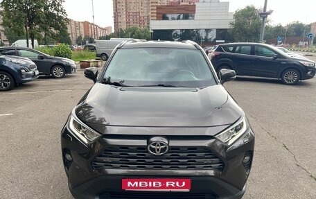 Toyota RAV4, 2021 год, 4 300 000 рублей, 2 фотография