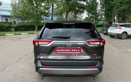 Toyota RAV4, 2021 год, 4 300 000 рублей, 4 фотография