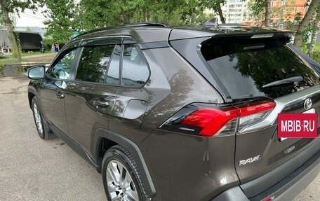 Toyota RAV4, 2021 год, 4 300 000 рублей, 8 фотография