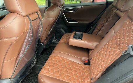 Toyota RAV4, 2021 год, 4 300 000 рублей, 13 фотография