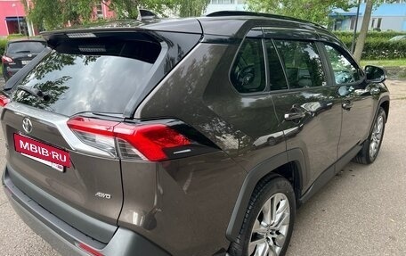 Toyota RAV4, 2021 год, 4 300 000 рублей, 9 фотография