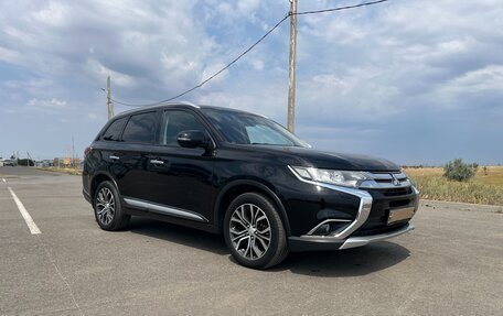 Mitsubishi Outlander III рестайлинг 3, 2016 год, 1 690 000 рублей, 2 фотография