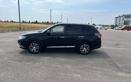 Mitsubishi Outlander III рестайлинг 3, 2016 год, 1 690 000 рублей, 4 фотография