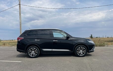 Mitsubishi Outlander III рестайлинг 3, 2016 год, 1 690 000 рублей, 5 фотография