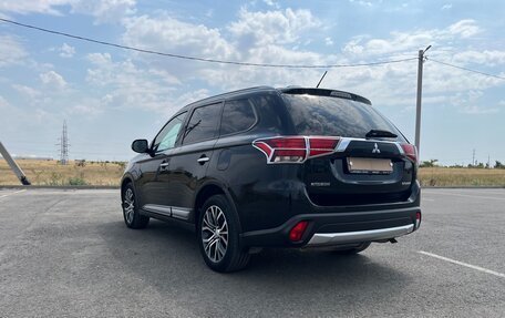 Mitsubishi Outlander III рестайлинг 3, 2016 год, 1 690 000 рублей, 7 фотография