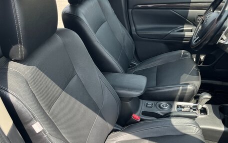 Mitsubishi Outlander III рестайлинг 3, 2016 год, 1 690 000 рублей, 12 фотография