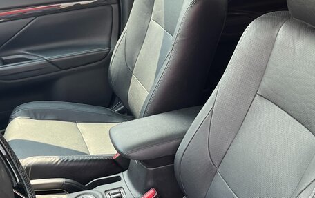 Mitsubishi Outlander III рестайлинг 3, 2016 год, 1 690 000 рублей, 13 фотография