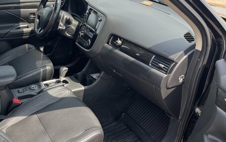 Mitsubishi Outlander III рестайлинг 3, 2016 год, 1 690 000 рублей, 11 фотография