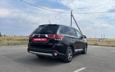 Mitsubishi Outlander III рестайлинг 3, 2016 год, 1 690 000 рублей, 6 фотография